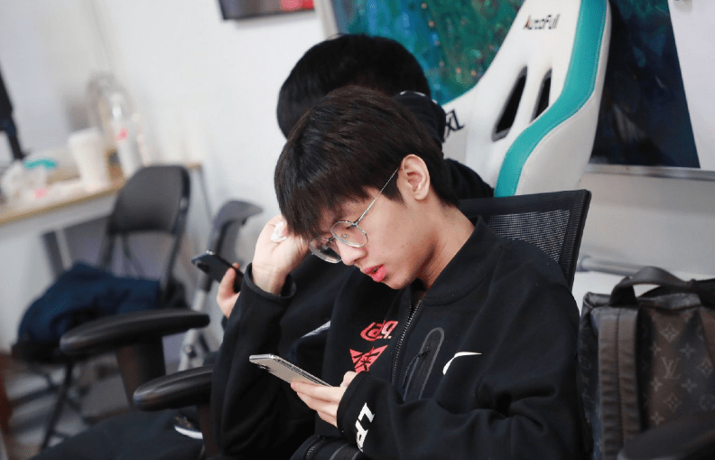 星空体育官网入口费德勒遭遇二十连败，TES教练面临压力！的简单介绍