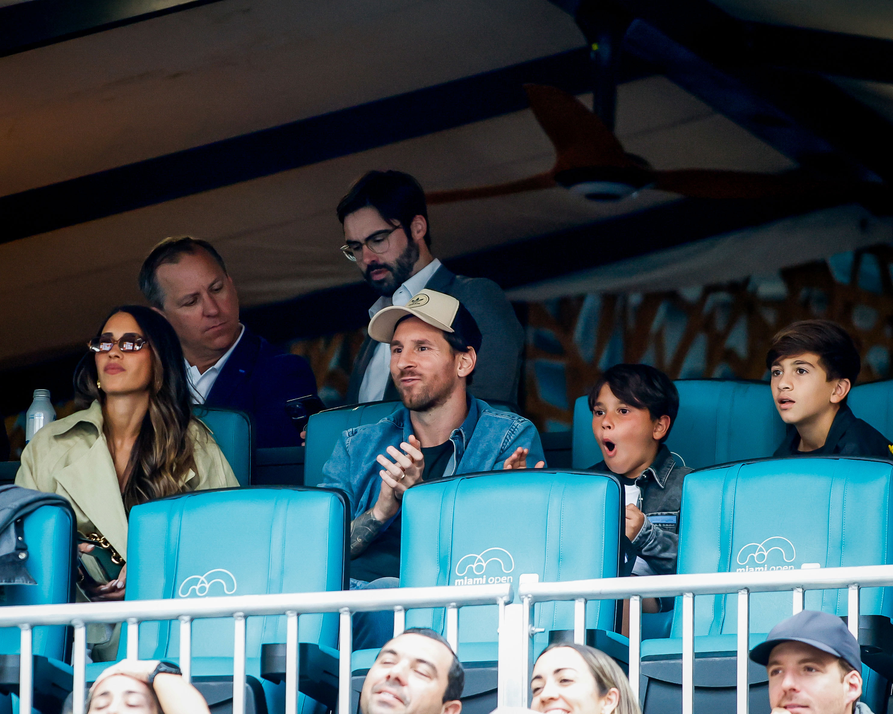 星空体育官网德约科维奇回归赛场，赛事规则更新首场状态亮眼，切尔西观众沸腾！的简单介绍