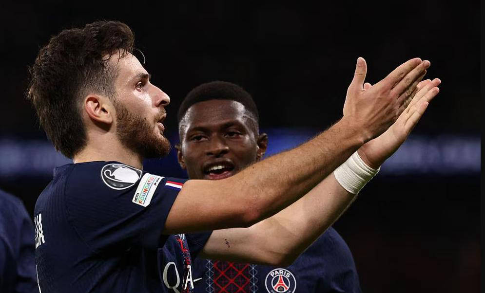 巴黎圣日耳曼官宣签约备战西甲勒沃库森赛前单刀错失之后，风云突变斯图加特转会期豪取连胜的简单介绍